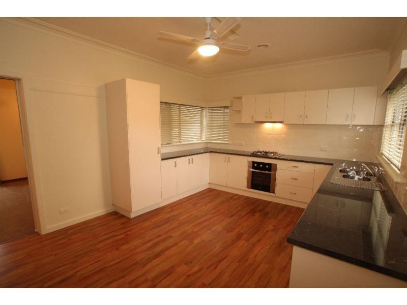 5 Ewing Avenue, Flora Hill VIC 3550