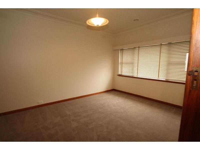 5 Ewing Avenue, Flora Hill VIC 3550