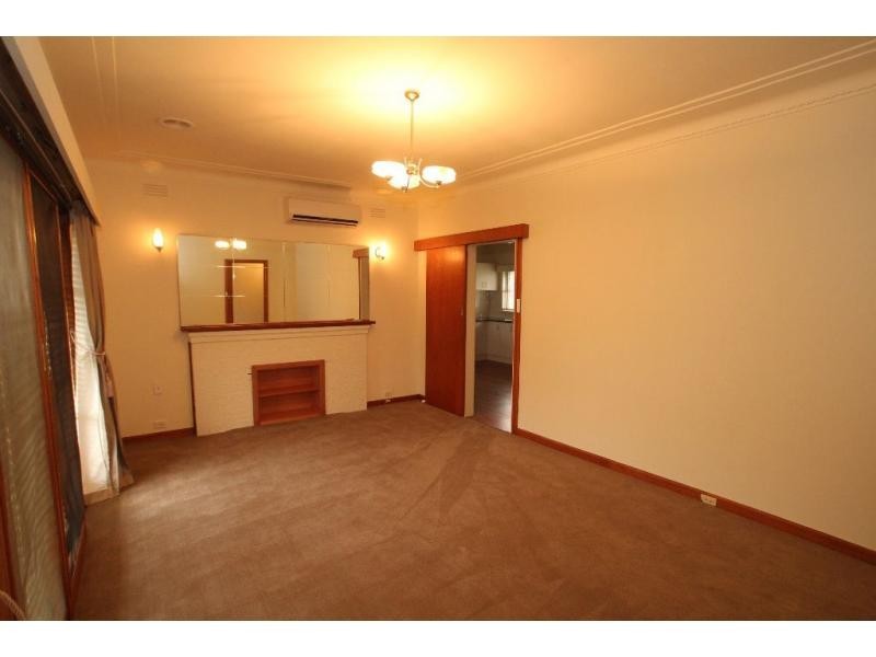 5 Ewing Avenue, Flora Hill VIC 3550