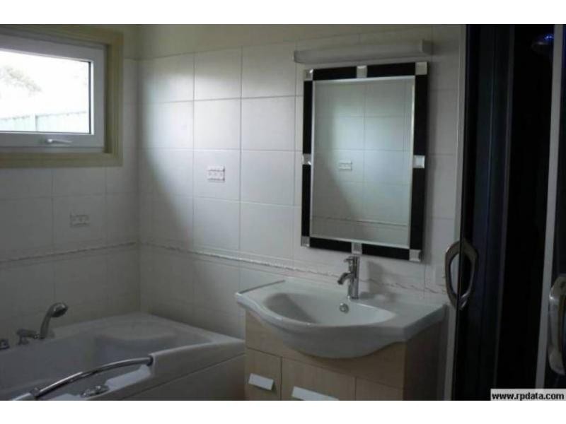 Unit 4/16A Emmett Street, Golden Square VIC 3555