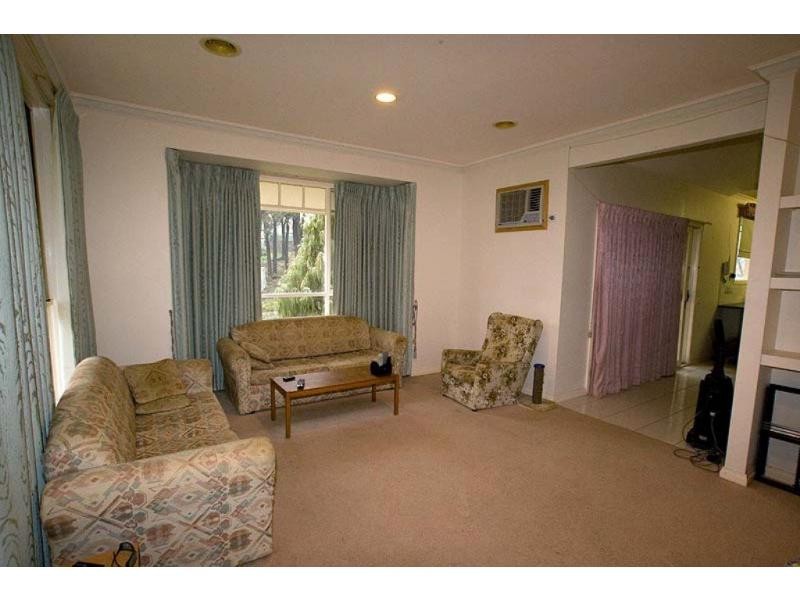 4/3. McKay Crescent, Strathdale VIC 3550