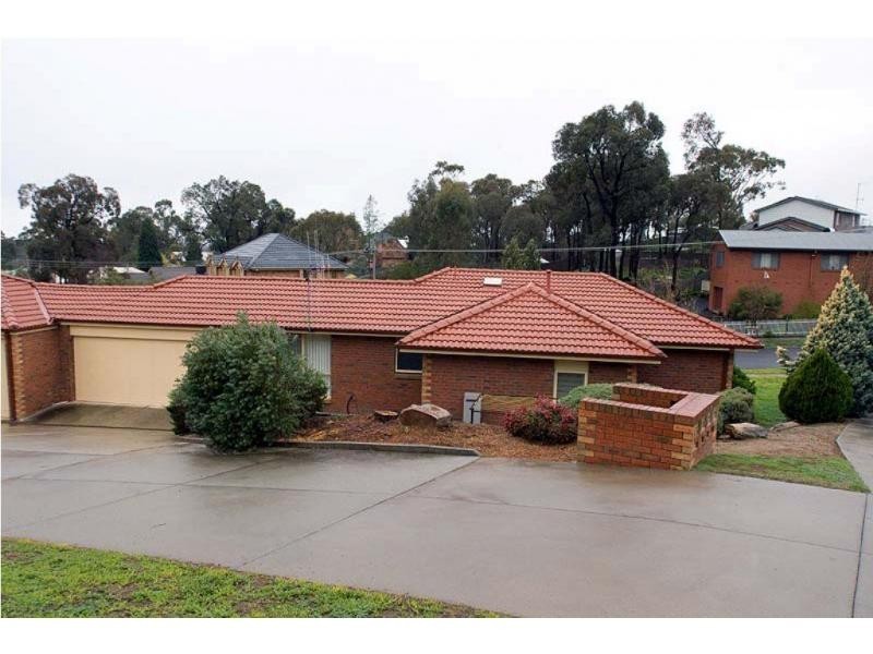 4/3. McKay Crescent, Strathdale VIC 3550