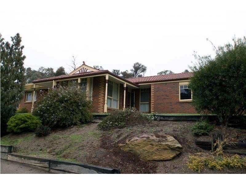 4/3. McKay Crescent, Strathdale VIC 3550