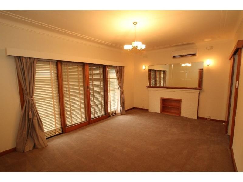 .5 Ewing Avenue, Flora Hill VIC 3550