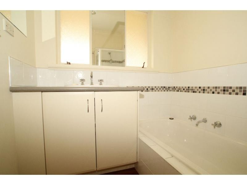 .5 Ewing Avenue, Flora Hill VIC 3550