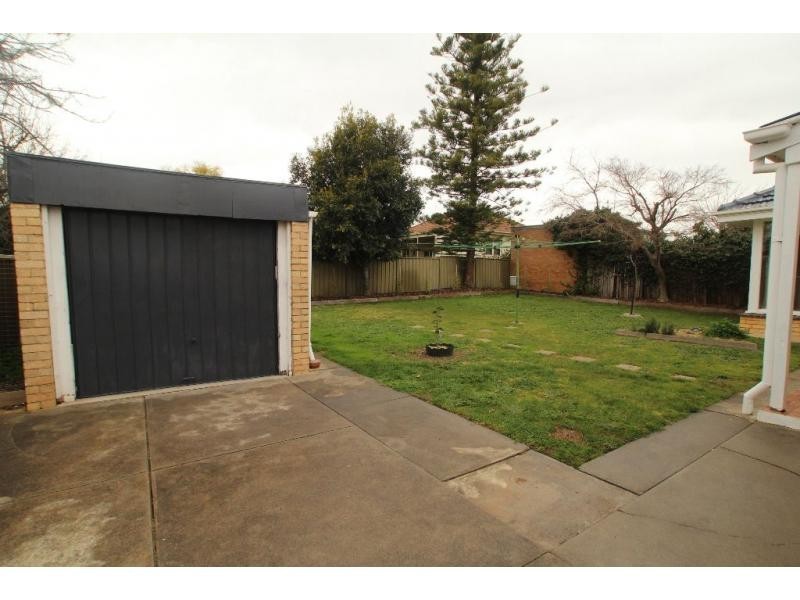 .5 Ewing Avenue, Flora Hill VIC 3550