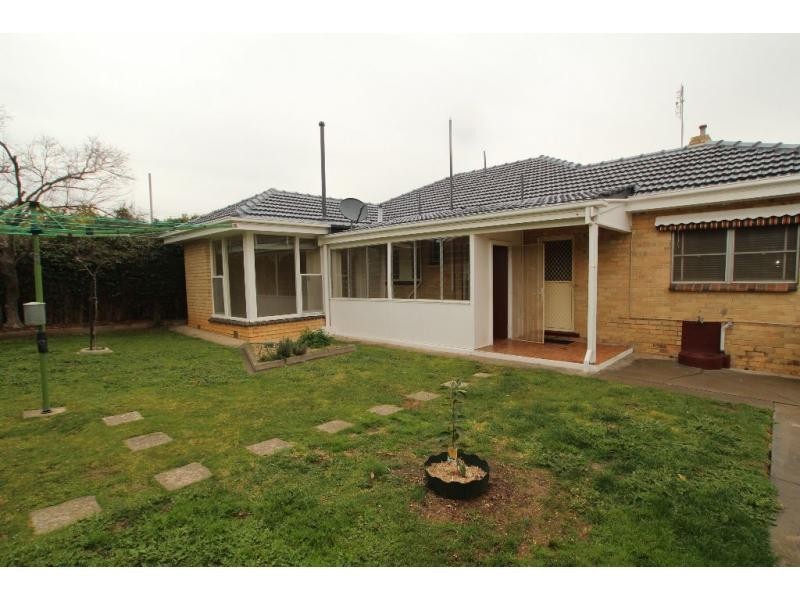 .5 Ewing Avenue, Flora Hill VIC 3550