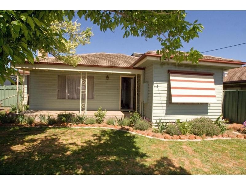 4 Thomas Street, Kangaroo Flat VIC 3555