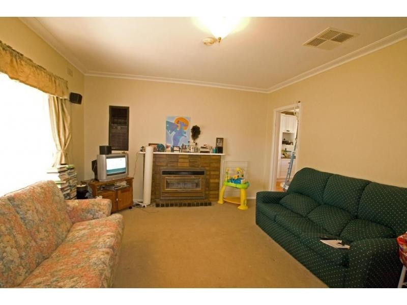 4 Thomas Street, Kangaroo Flat VIC 3555