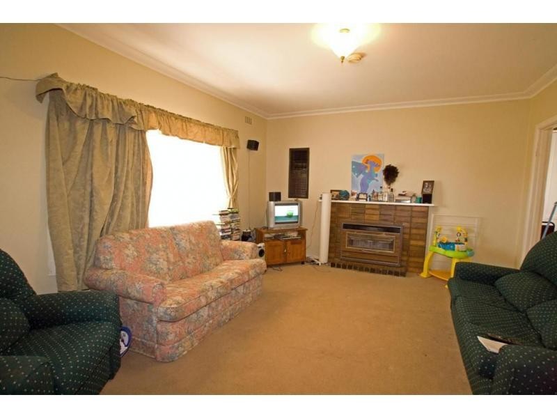 4 Thomas Street, Kangaroo Flat VIC 3555