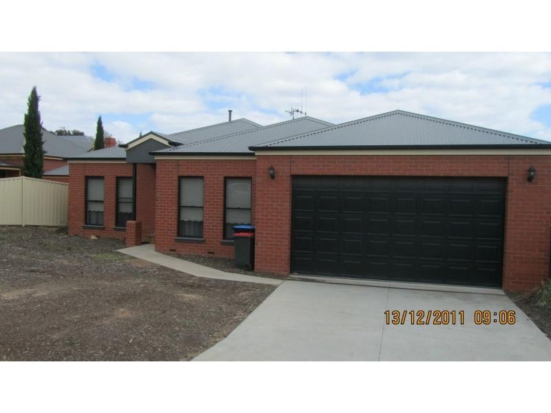 1/7 Bottlebrush Court, Strathdale VIC 3550