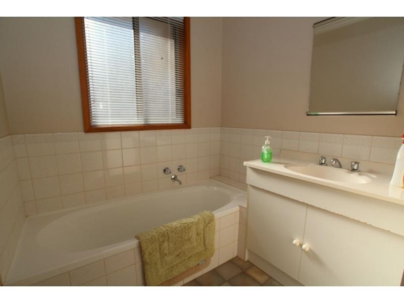 2/16 Aspinall Street, Golden Square VIC 3555