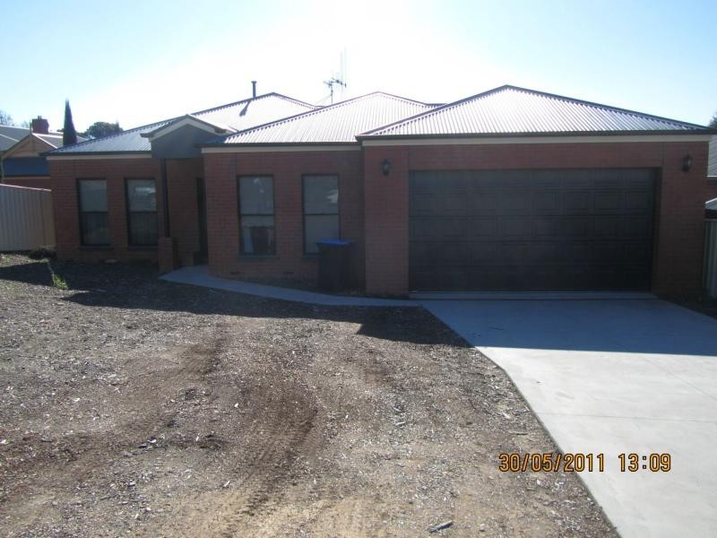 1/7 Bottlebrush Court, Strathdale VIC 3550