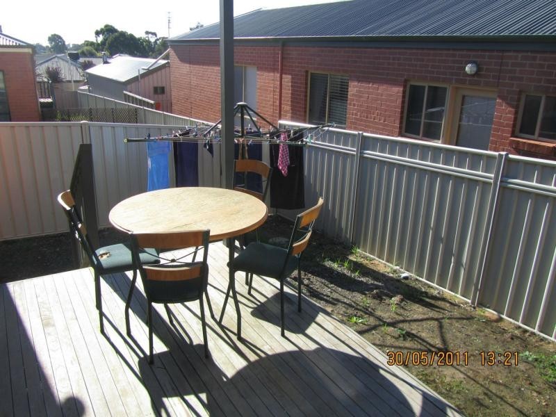 1/7 Bottlebrush Court, Strathdale VIC 3550