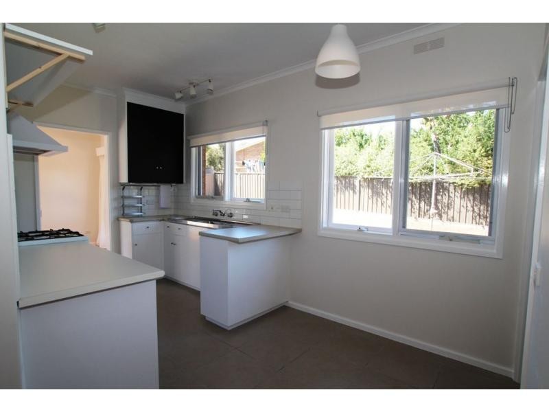 30 Friswell Avenue, Flora Hill VIC 3550