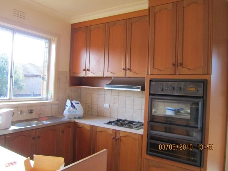 9 Oak Street, Golden Square VIC 3555