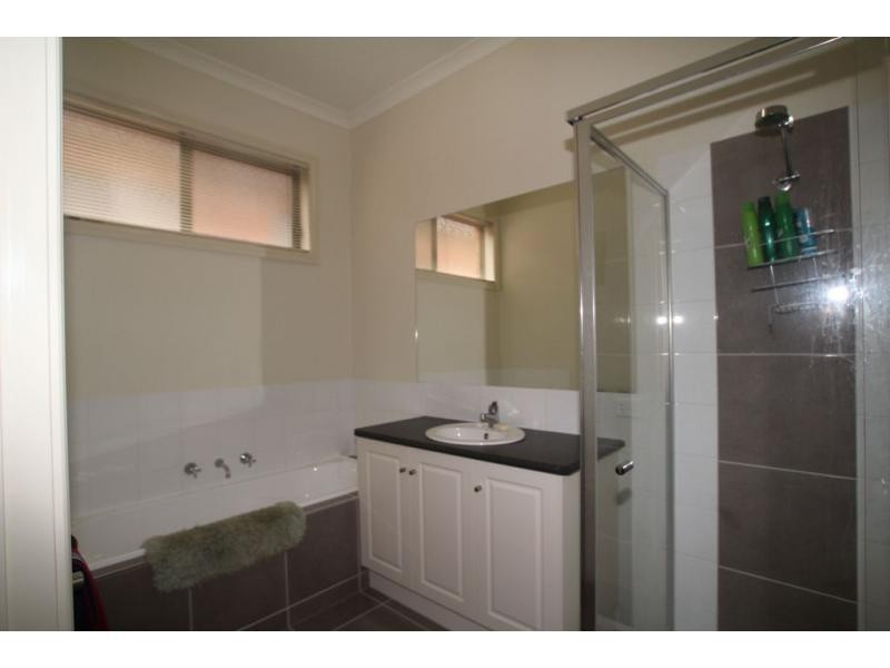 11A Ewing Avenue, Flora Hill VIC 3550