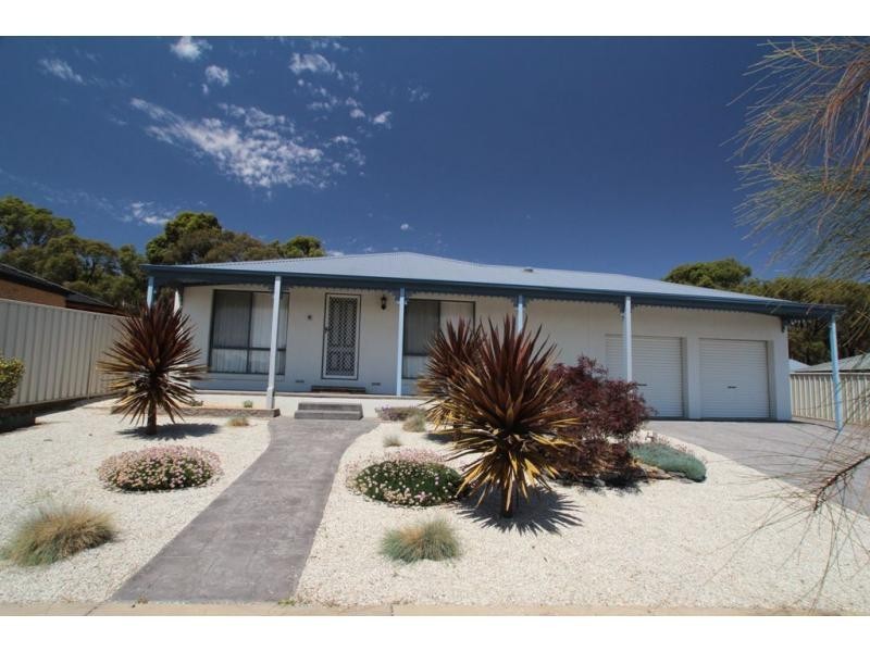 11 Grevillia Avenue, Kangaroo Flat VIC 3555