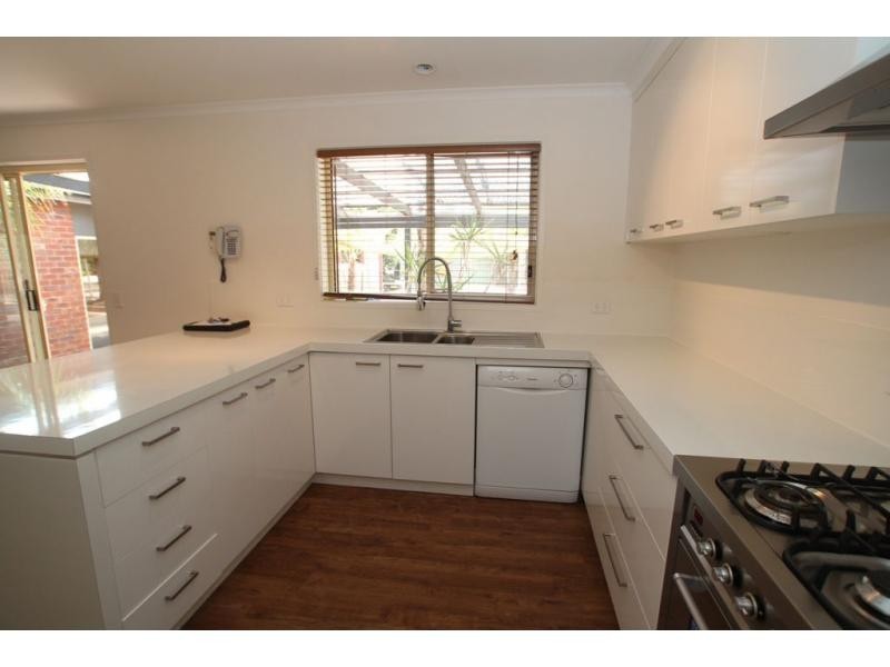 14 Peake Court, Ascot VIC 3551