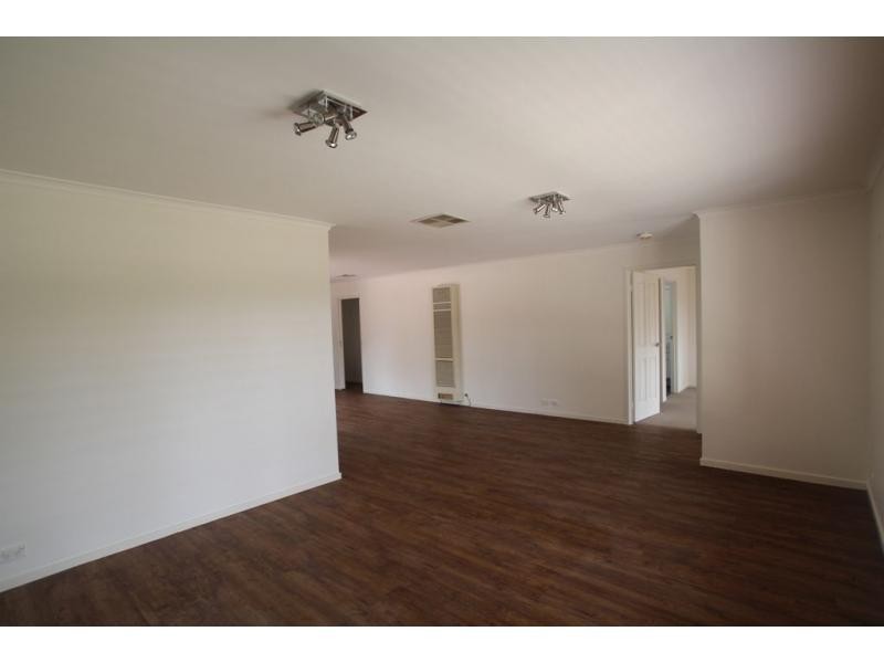 14 Peake Court, Ascot VIC 3551