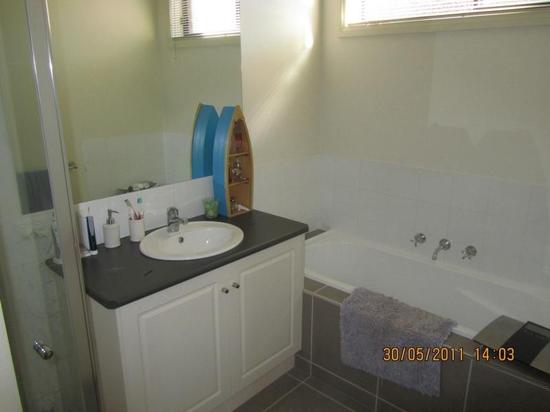 11B Ewing Avenue, Flora Hill VIC 3550