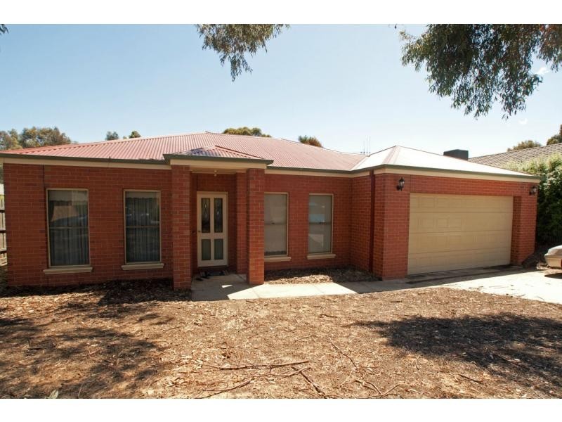 16A Peppertree Grove, Strathdale VIC 3550
