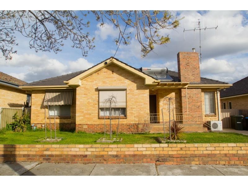 18 Nish Street, Flora Hill VIC 3550