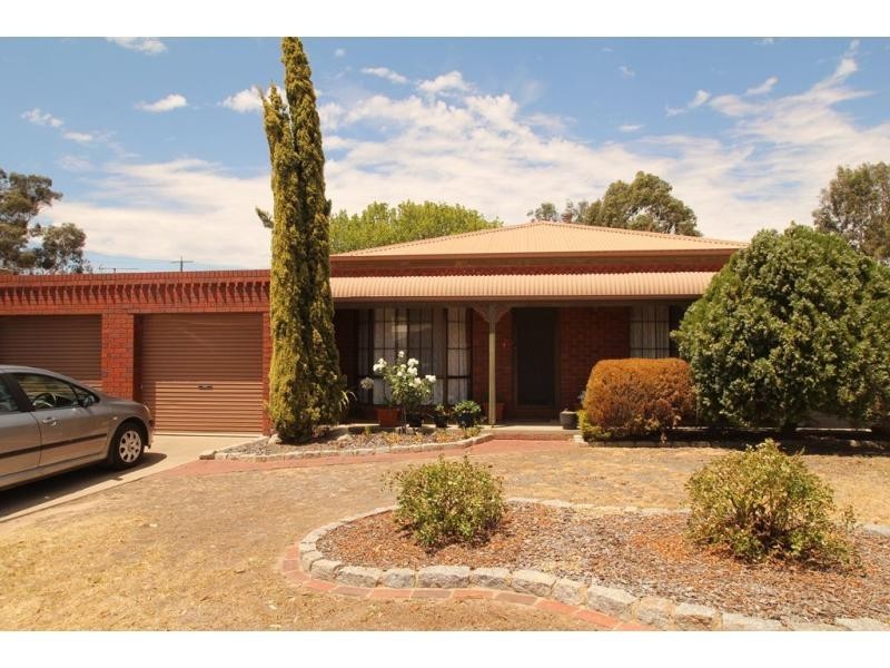 2/1 Paperbark Court, Strathdale VIC 3550