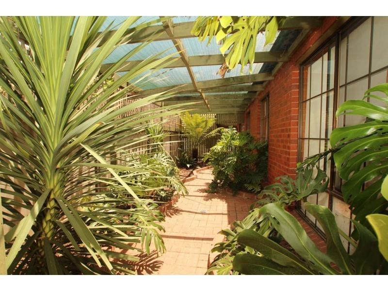 2/1 Paperbark Court, Strathdale VIC 3550