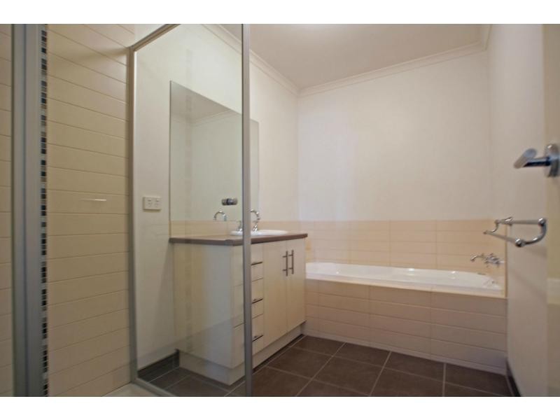 Unit 2/5748 CalderSSS Highway, Kangaroo Flat VIC 3555