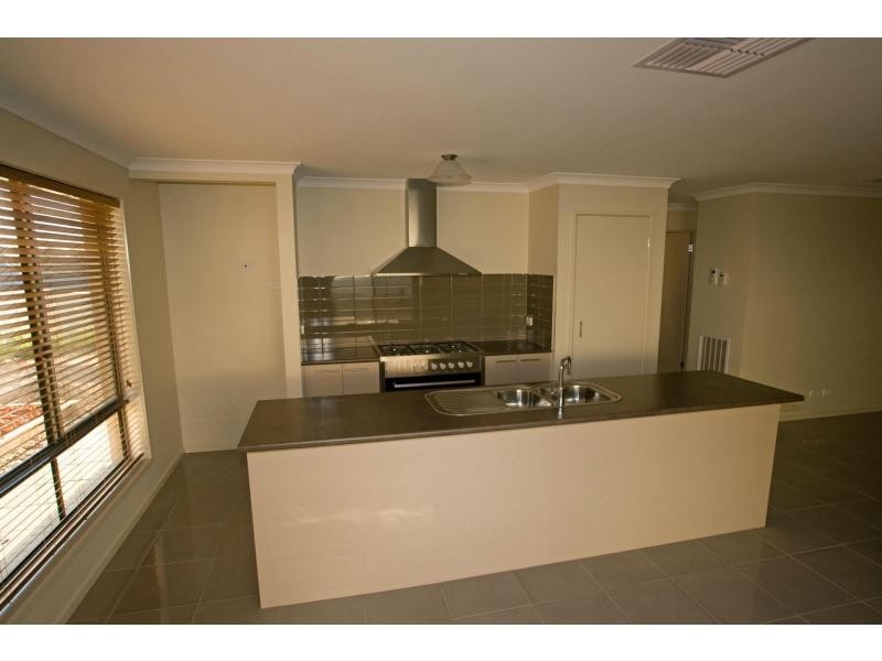 16 Tununga Circuit, Kangaroo Flat VIC 3555