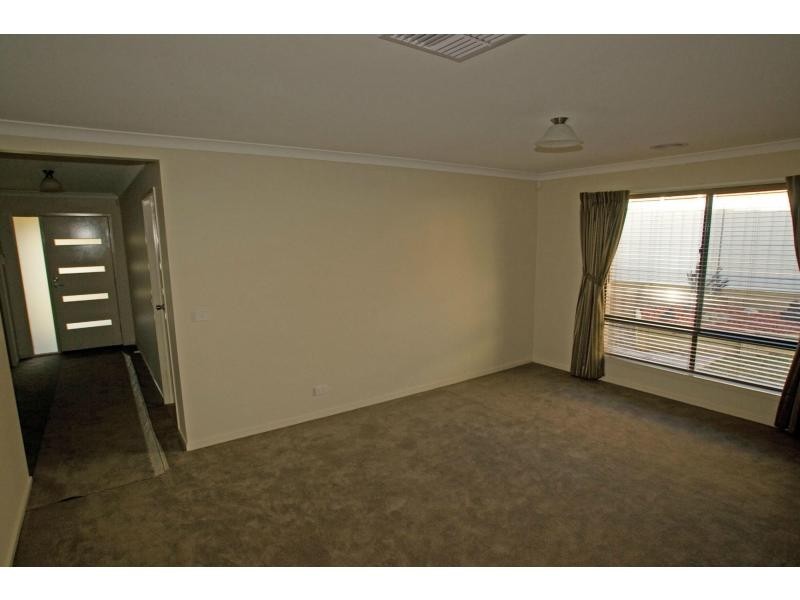 16 Tununga Circuit, Kangaroo Flat VIC 3555