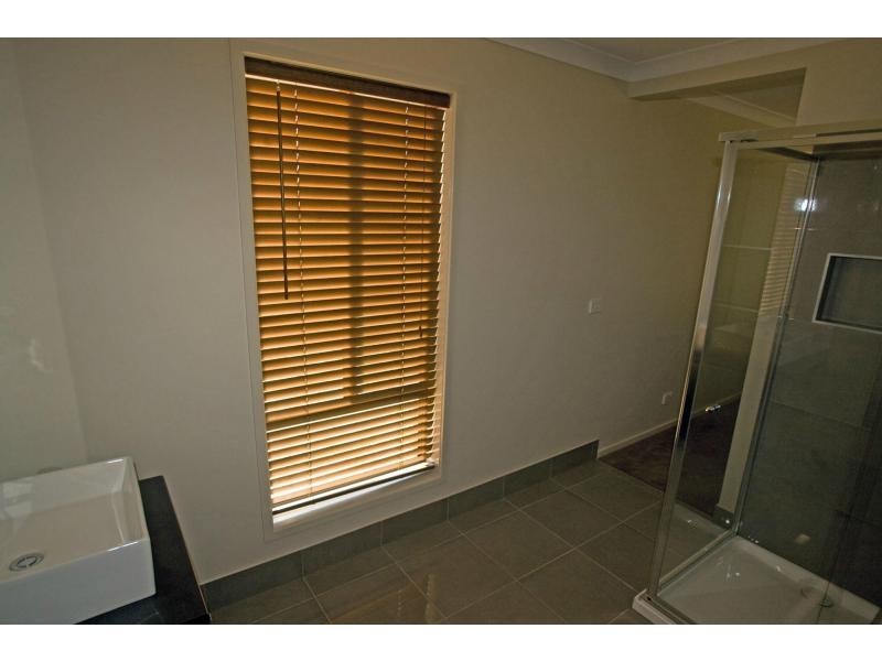 16 Tununga Circuit, Kangaroo Flat VIC 3555