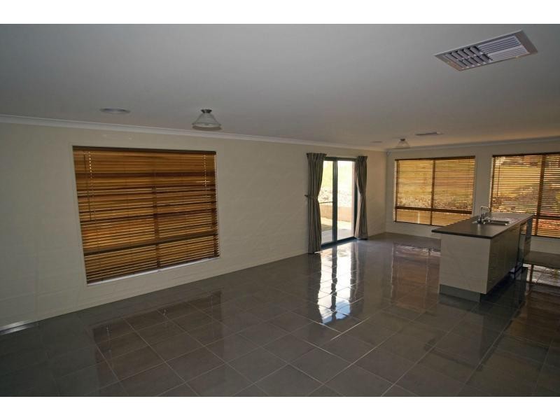 16 Tununga Circuit, Kangaroo Flat VIC 3555