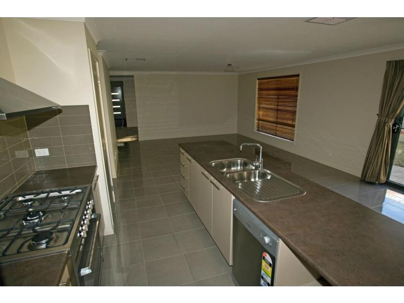 16 Tununga Circuit, Kangaroo Flat VIC 3555