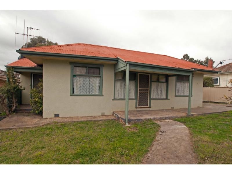 16 Putnam Avenue, Strathdale VIC 3550