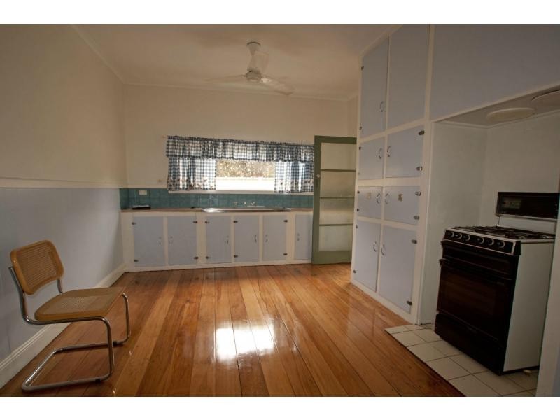 16 Putnam Avenue, Strathdale VIC 3550