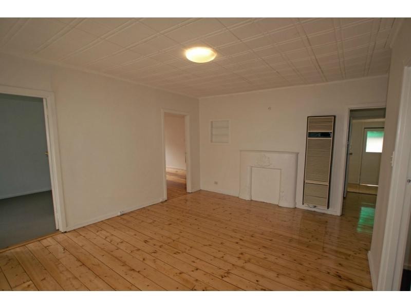 16 Putnam Avenue, Strathdale VIC 3550