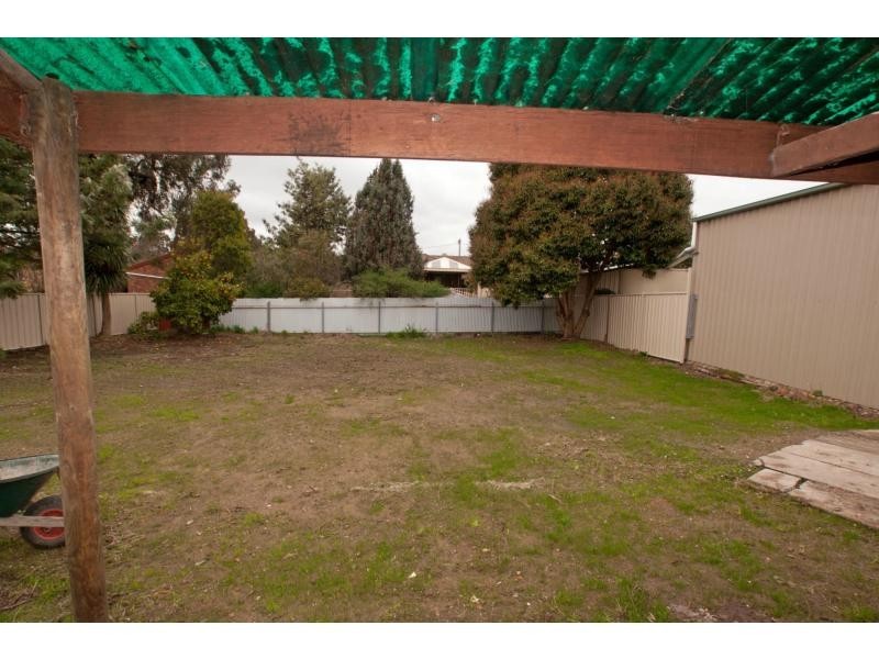 16 Putnam Avenue, Strathdale VIC 3550