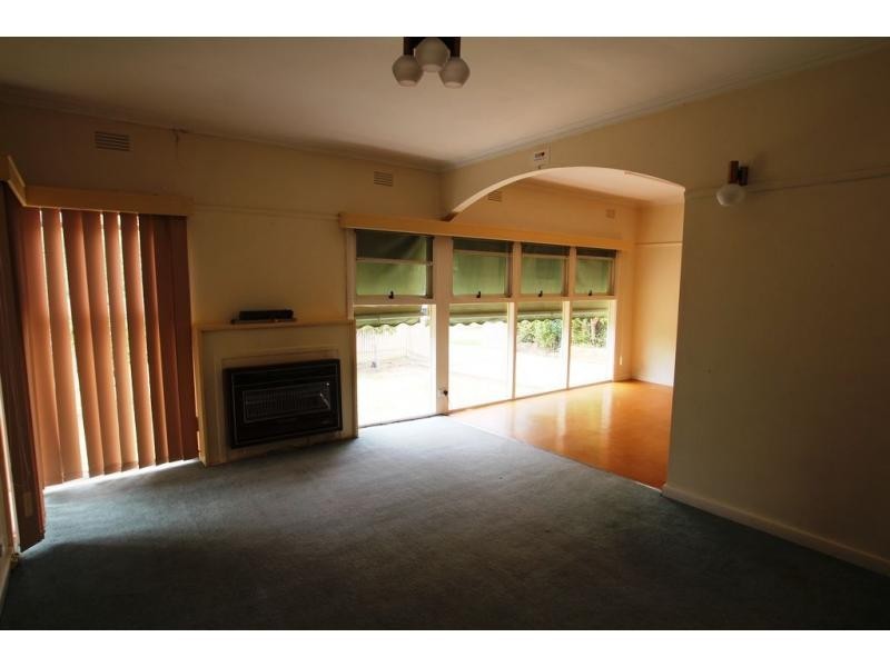 18 Drecshler Street, Flora Hill VIC 3550