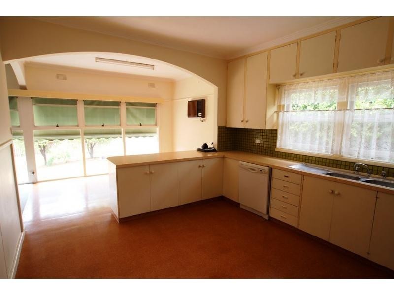 18 Drecshler Street, Flora Hill VIC 3550