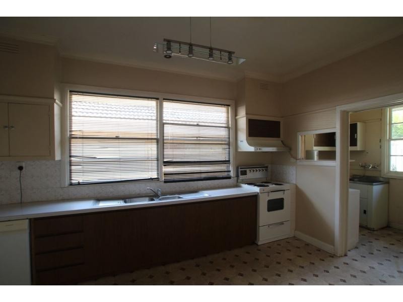 7 Ewing Avenue, Flora Hill VIC 3550