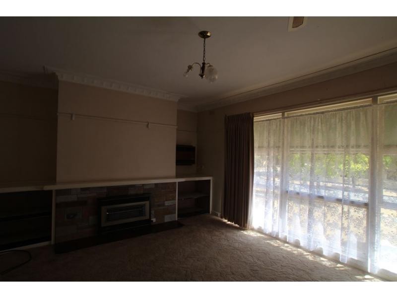 7 Ewing Avenue, Flora Hill VIC 3550