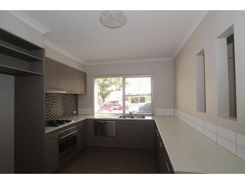 2./16 Skene Street, Kennington VIC 3550
