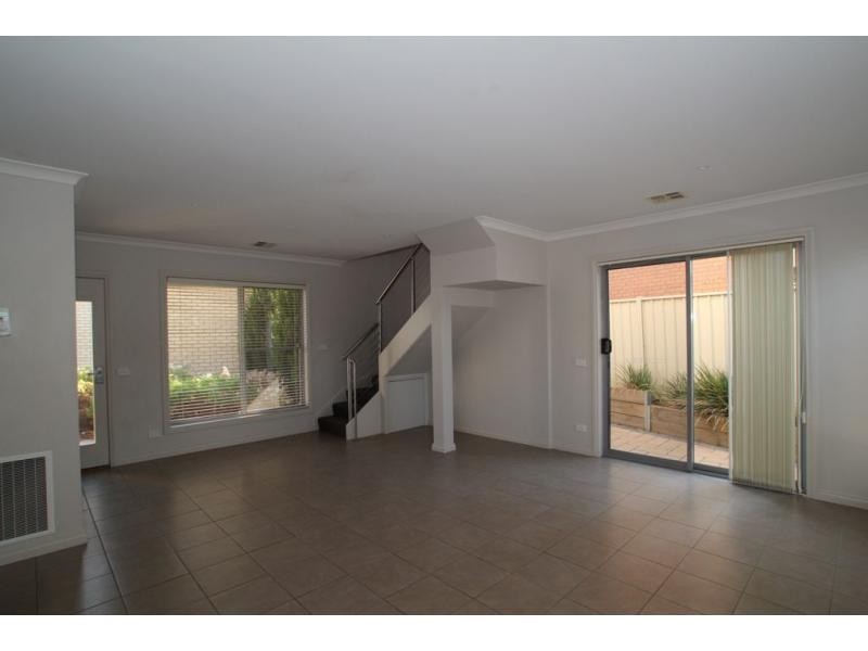 2./16 Skene Street, Kennington VIC 3550