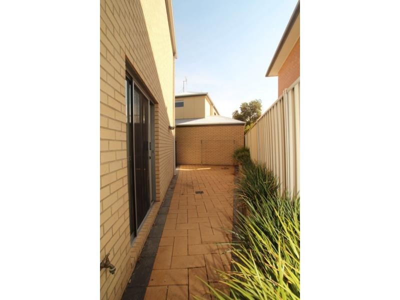 2./16 Skene Street, Kennington VIC 3550