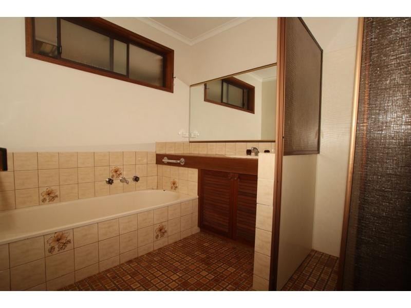 1 Jeffrey Avenue, Flora Hill VIC 3550