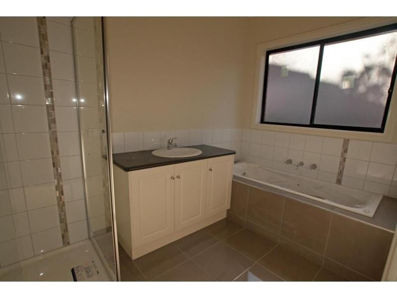 36 Friswell Avenue, Flora Hill VIC 3550