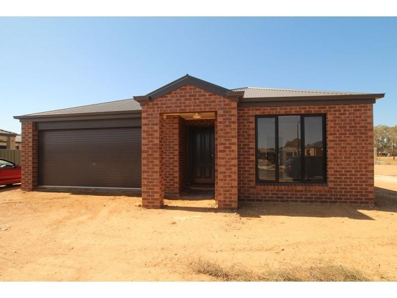 20 Triplett Avenue, Ascot VIC 3551