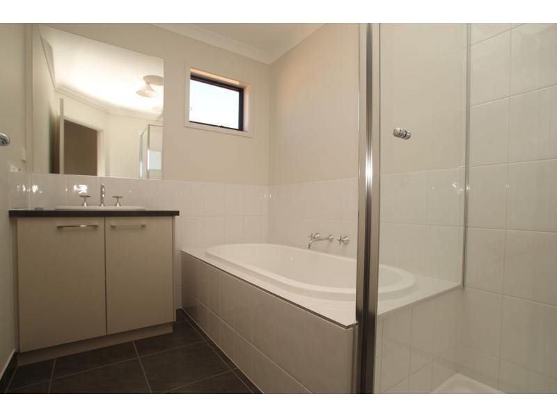 20 Triplett Avenue, Ascot VIC 3551